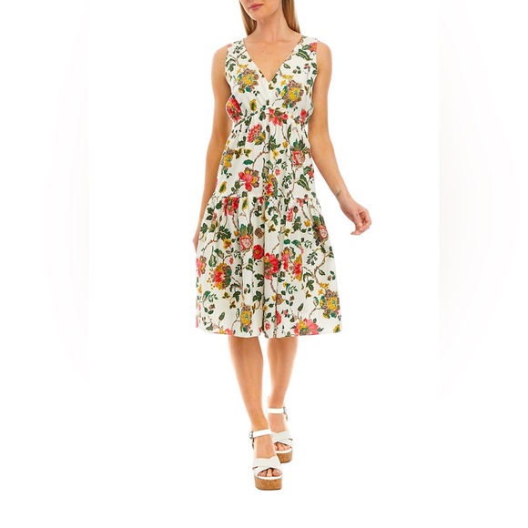 Maison Tara Dresses & Skirts - Women's Sleeveless V-Neck
Cinched Waist Floral Printed Fit and Flare Dress